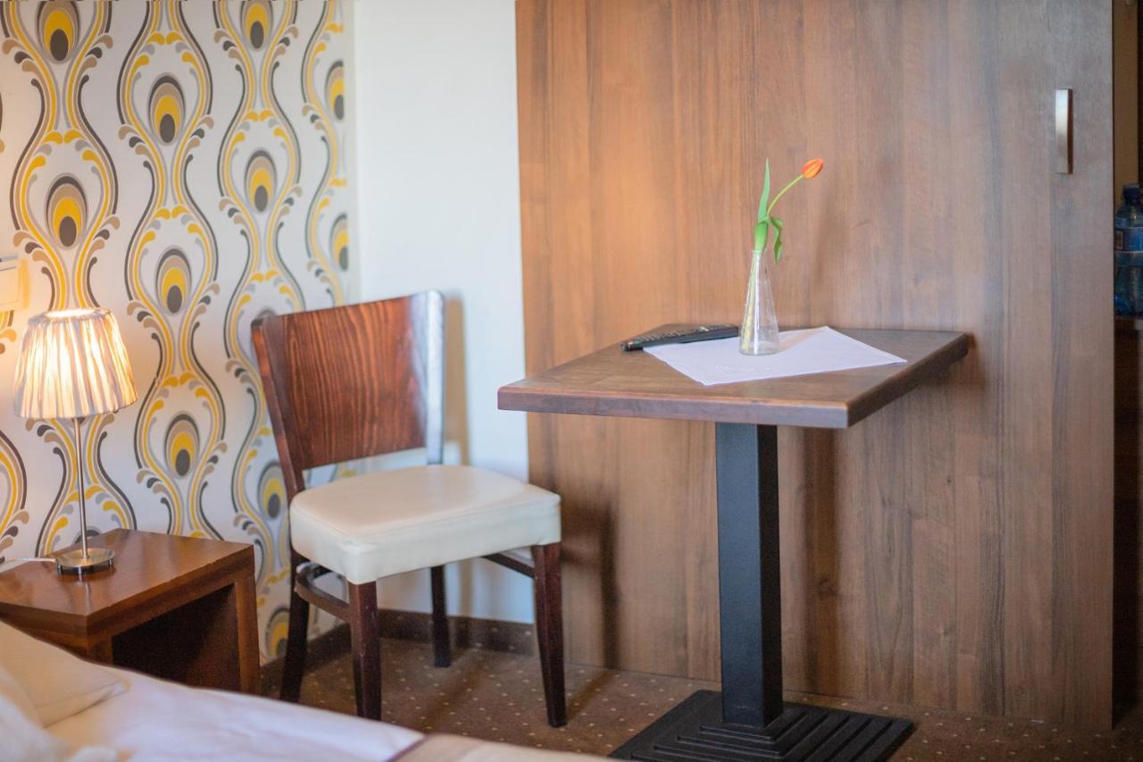 Pod Wzgorzem Bed & Breakfast Frombork Ngoại thất bức ảnh